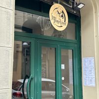 Entrance  at La Perra Verde in Barcelona