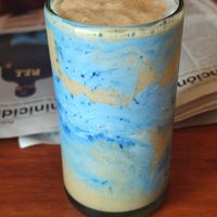 Blue dragon smoothie with blue spirulina and peanut butter at JAJAJANA in Merida