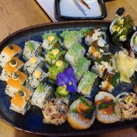 Des makis aussi magnifiques que délicieux !!! at Bloom Sushi in Paris