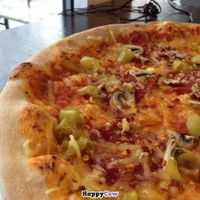 Vegan zeus pizza - peppers, mushrooms, vegan 'salami', vegan 'ham', vegan cheese at Zeus Pizza in Berlin