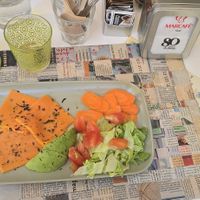 Salmone veg con insalata at Profumo di Sole in Pescara