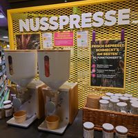 Nuts presser at Billa Pflanzilla in Vienna