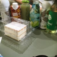 Drinks and cake at Billa Pflanzilla in Vienna