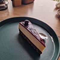 Vegan cheesecake at Pizzano in Alba Iulia