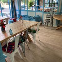  at The Bench Café in Paris