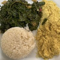Couve refogada, arroz branco e farofa  at Só Verde - Botafogo in Rio De Janeiro