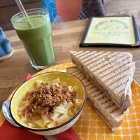 The tunah toastie, mac & cheese, and green smoothie   at Jungle Electric in East London