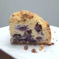 Blueberry crumble cake at Miam-o Bread 미얌오브래드 in Seoul