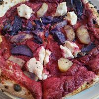 Pizza Pink Potatoe at RAZZO Vegan Pizza Bar in Cologne