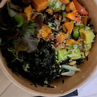 Quinoa sushi bowl at Veganerie - Kingkeaw in Bangkok
