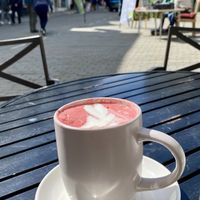 Beetroot latte 🩷💜 in the sunshine, fabulous place to people watch    at Zappa's in Totnes