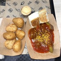 Cheese nuggs, chipotle mayo, curry vurst  at VINCENT - The Playce in Berlin