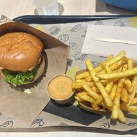 Chicken burger, fries, chipotle mayo  at VINCENT - The Playce in Berlin