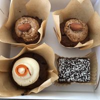 Clockwise from top: caramel cupcakes - caramel chocolate piece - carrot cupcake  at Mayple, Golden Cakes- Maastricht in Maastricht