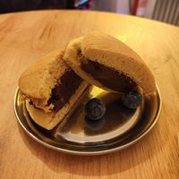 Dorayaki de chocolate at Modoki Funky Roll in Barcelona