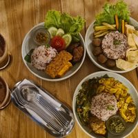 Hazelnut cappuccino, Ayam Bakar, Meatballs, Nasi Padang at Hejo Eatery in Bandung