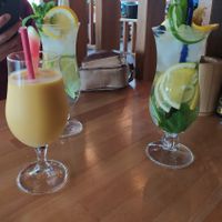 Mango lassi und homemade lemonade at Vegan Living in Magdeburg