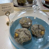 Black sesame muffin   at Ffumz - 퓸즈 in Seoul