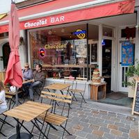 Front + outdoor seating at Chocolate Bar Brugge in Bruges