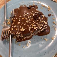 Bolo vegan de cacau sem glúten, que estava muito saboroso!  at The Therapist - Alvalade in Lisbon