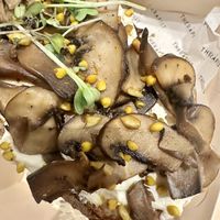 Mushroom bruschetta #Veganuary at The Therapist - Alvalade in Lisbon