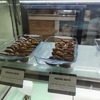 Gevulde dadels at Nut House in Willemstad