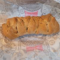 pão com cerveja preta e recheio de linguiça, tofupiry e queijo de castanha at Barletta in Rio De Janeiro
