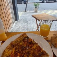 Pizza, suco de laranja e italiano marguerita at Barletta in Rio De Janeiro