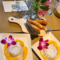 Mango sticky rice and deep-fried, banana wrapped with coconut. 🌱💚 #Veganuary at 45th Vegetarian Thai in Seattle