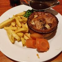 Very poor. Raw carrots, teaspoon of peas, sub standard chips, watery gravy ... at Farmhouse Inns - Applewood Farm in Manchester