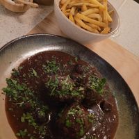 Meatballs and fries at Verdō in Brussels