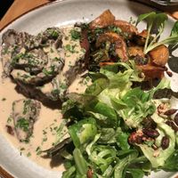 Seitan with mushrooms and potatoes   at Verdō in Brussels