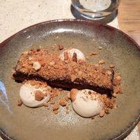 snickers cake with tonkacream at Verdō in Brussels