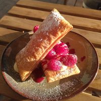 Puff pastry with vanilla cream at Verdō in Brussels