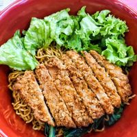 Crispy chop kolo dry noodles, must try, most recommended 😋 at Yi Su Pin 一素品 - Chinatown in Central Singapore