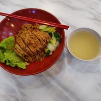 Crispy chop kolo dry noodles at Yi Su Pin 一素品 - Chinatown in Central Singapore