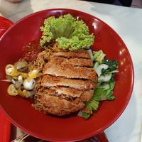 Crispy chop kolo dry noodles at Yi Su Pin 一素品 - Chinatown in Central Singapore