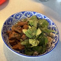 I did this with my vegan orange (not) chicken 💚 (+rice, raw spinach and avocado)  at Vegan Ramen Mei - Condesa in Mexico City