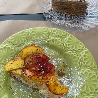 Peach cheesecake  at The Den - A plant-based experience in Oeiras