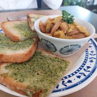 Ovos mexidos com farinheira at The Den - A plant-based experience in Oeiras