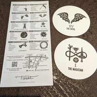 Tarot while you wait for your food at Cafe Tarot - カフェタロ in Tokyo