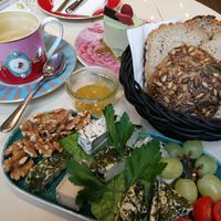 Vegan Cheesy Platter with gf Bread at Isabella Pâtisserie in Munich