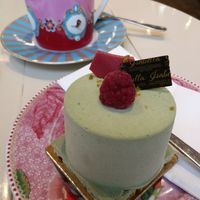 Pistacchio raspberry cake at Isabella Pâtisserie in Munich