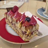 Vegan cake at Isabella Pâtisserie in Munich