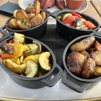 Beilagen (Rosmarinkartoffeln, Grillgemüse)  at The Ash in Frankfurt