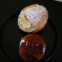 Girella Pistacchio / Maritozzo cioccolato  at The Sanctuary in Berlin