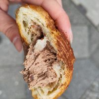 Croissant mit Schokocreme at The Sanctuary in Berlin