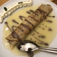 Nusspalatschinke mit Weinsauce   at Schlicht Vegan in Vienna