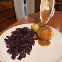 Klöße mit Rotkohl   at Schlicht Vegan in Vienna