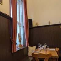 Classic rustic tavern interior design at Schlicht Vegan in Vienna